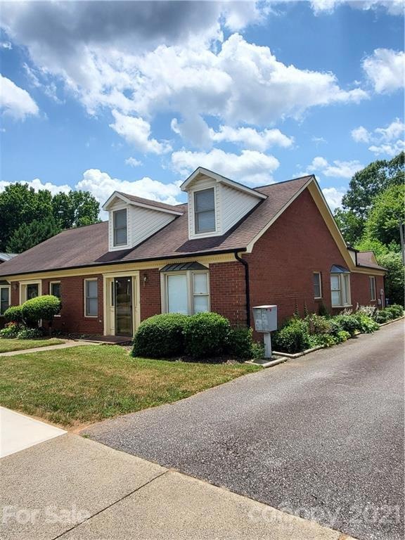 127 N Oakwood Dr, Statesville, NC 28677 - photo 1