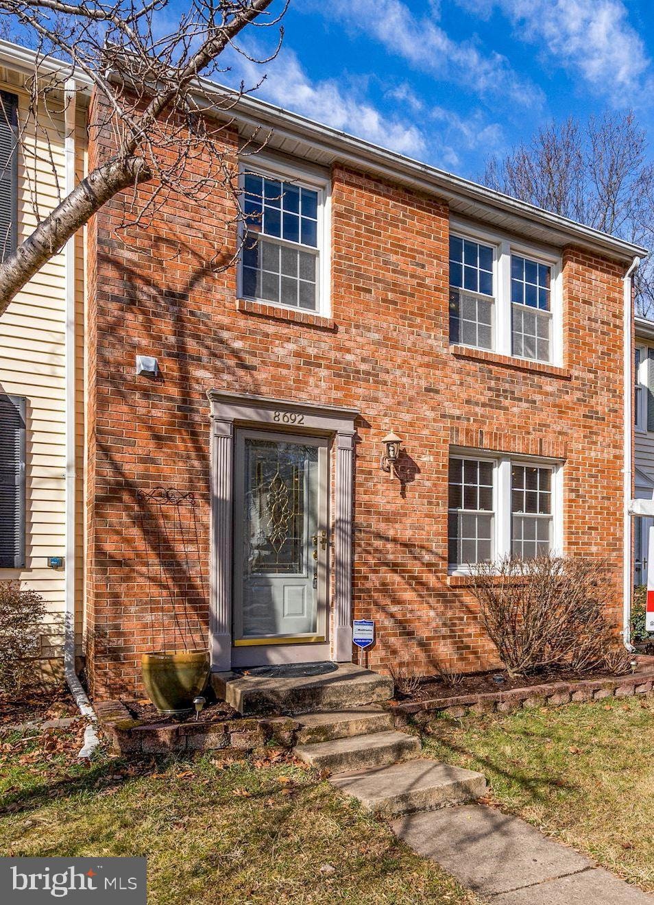 8692 Bent Arrow Ct, Springfield, VA 22153 - photo 1