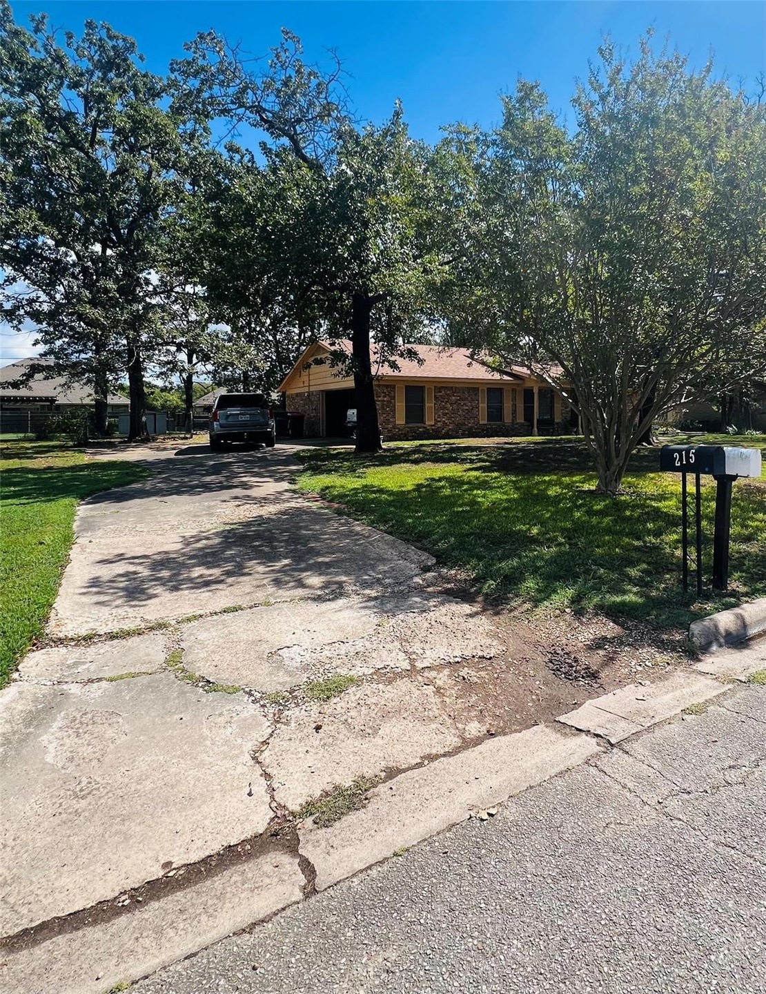 Ranch-style house with a front lawn