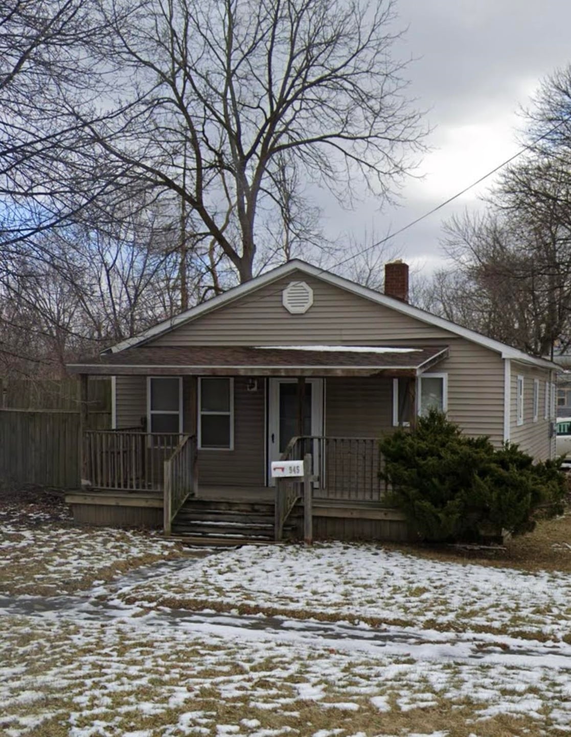 945 Hughes Ave, Flint, MI 48503 - photo 1