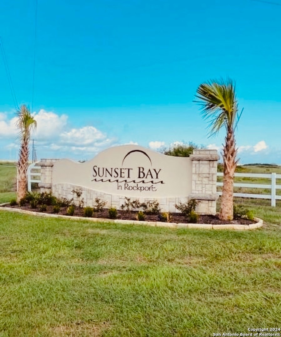140 Sunrise Dr, Rockport, TX 78382 - photo 1