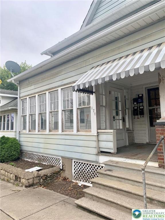 For Rent $1,300/month