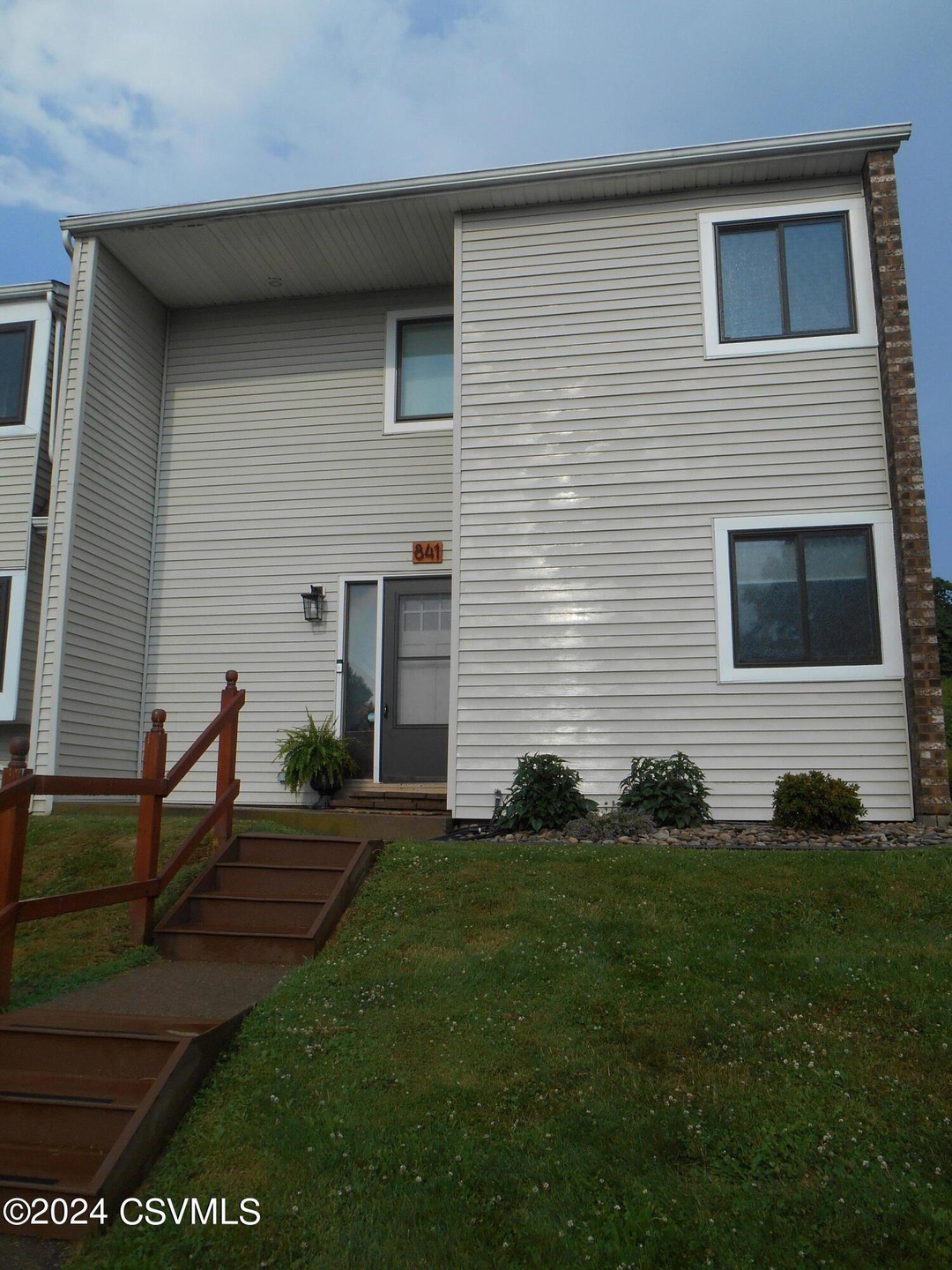 841 The Highlands