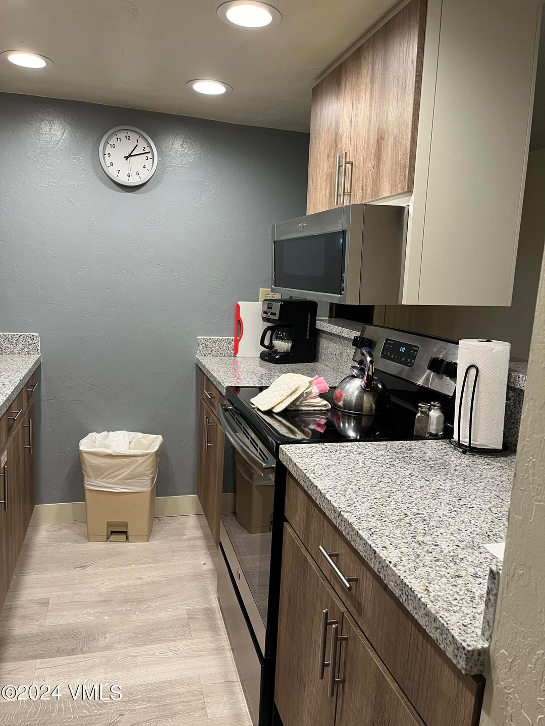 1305 Kitchen