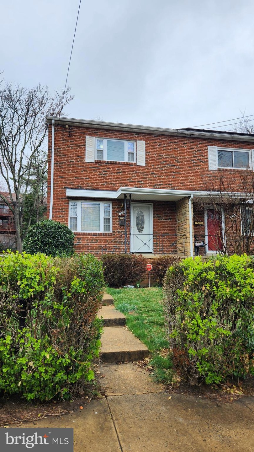 212 W Taylor Run Pkwy, Alexandria, VA 22314 - photo 1