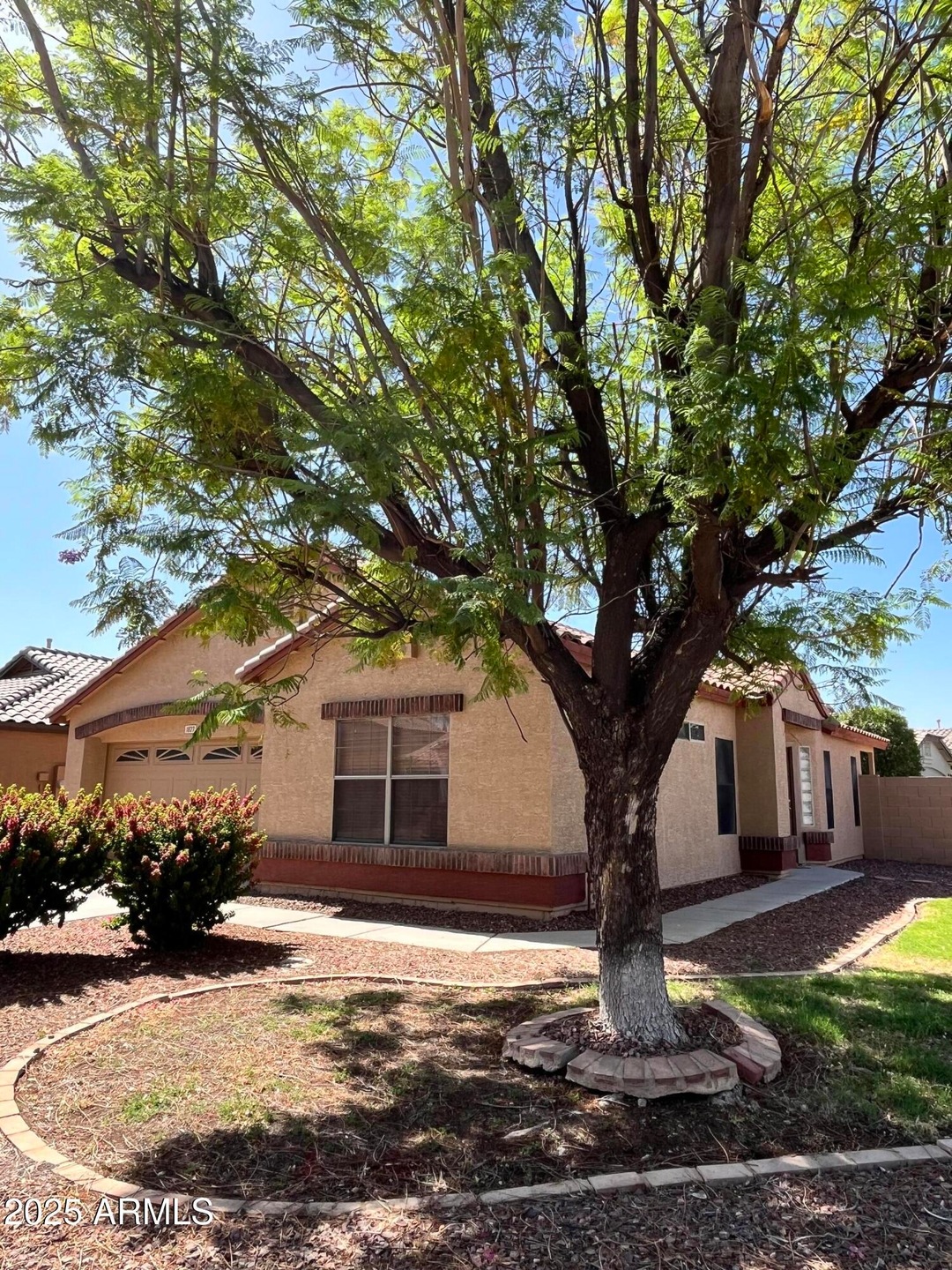 1827 E Carla Vista (4)