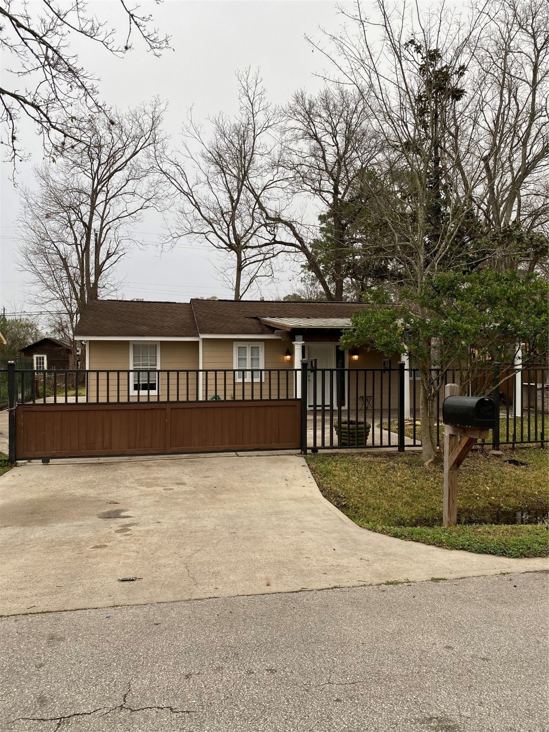 5517 Annunciation St, Houston, TX 77016 - photo 1