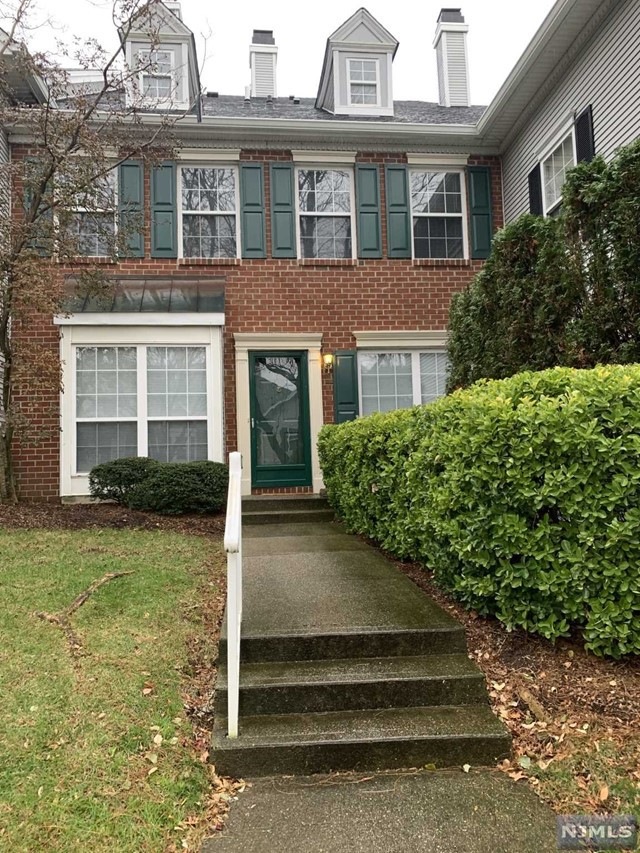 1058 Chedworth Cir, Mahwah, NJ 07430 - photo 1