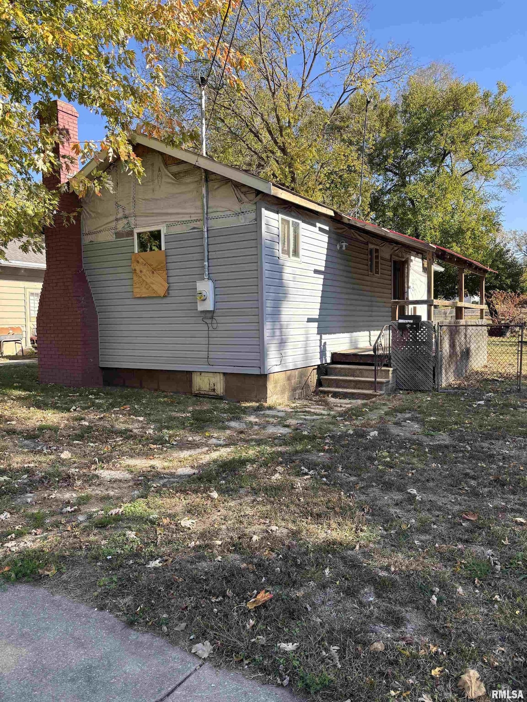 1516 S Westmoreland Ave, Peoria, IL 61605 - photo 1