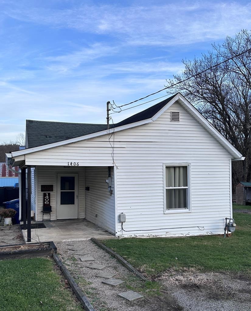 1406 S Connecticut Ave, Wellston, OH 45692 - photo 1