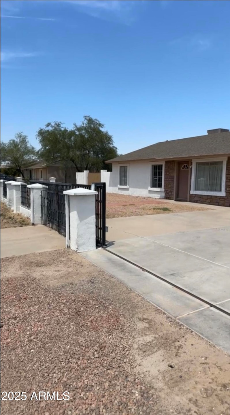 3935 N Del Monte Dr