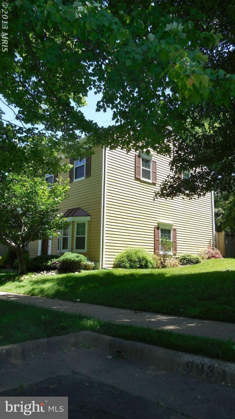 9937 Capperton Dr, Oakton, VA 22124 - photo 1