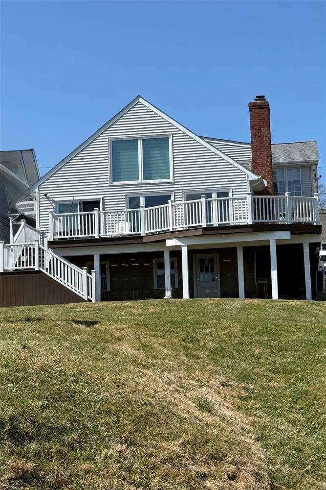 Rear Entry with yard on Waterside Ave