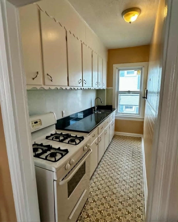 216 Tremont St unit 2E, Fall River, MA 02720 - photo 1