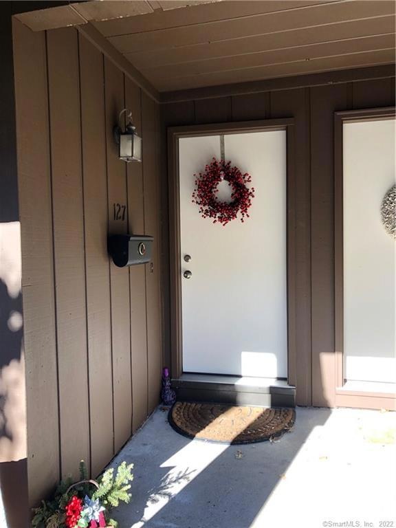 127 Knapps Hwy unit 127, Fairfield, CT 06825 - photo 1