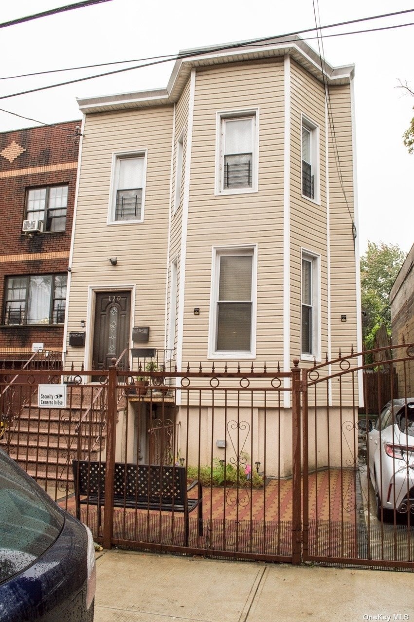 Sold $910,000 • Co-Listing Agent