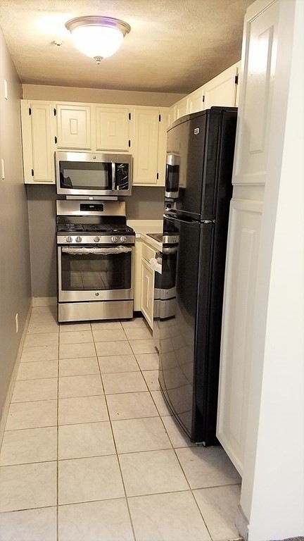 3 Karen Cir unit 13, Billerica, MA 01821 - photo 1