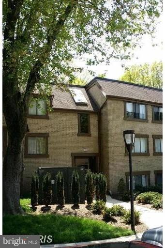 1668 Parkcrest Cir unit 301, Reston, VA 20190 - photo 1