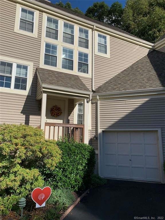 615 Foxboro Dr, Norwalk, CT 06851 - photo 1