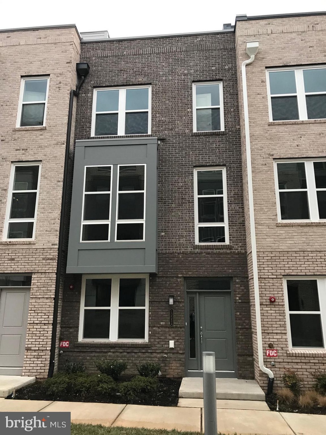 13354 Sherwood Park Ln, Herndon, VA 20171 - photo 1