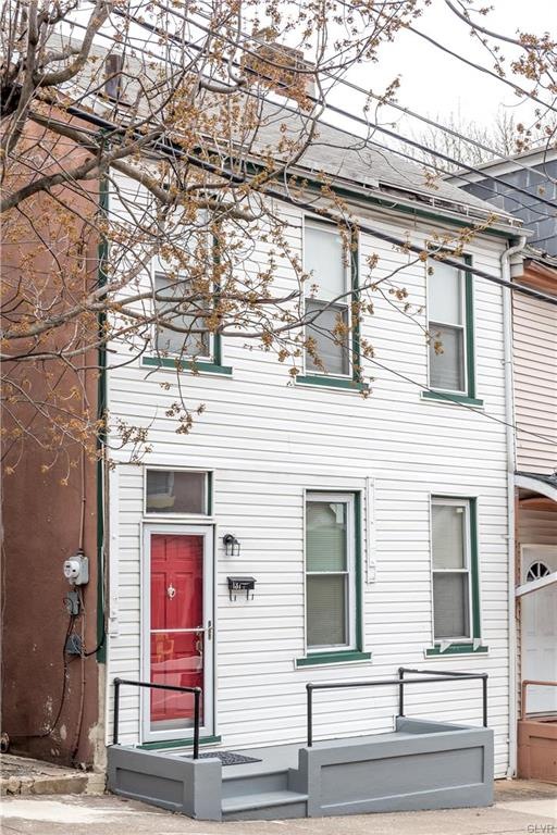 Immaculate Twin home in an excluded part of Allent