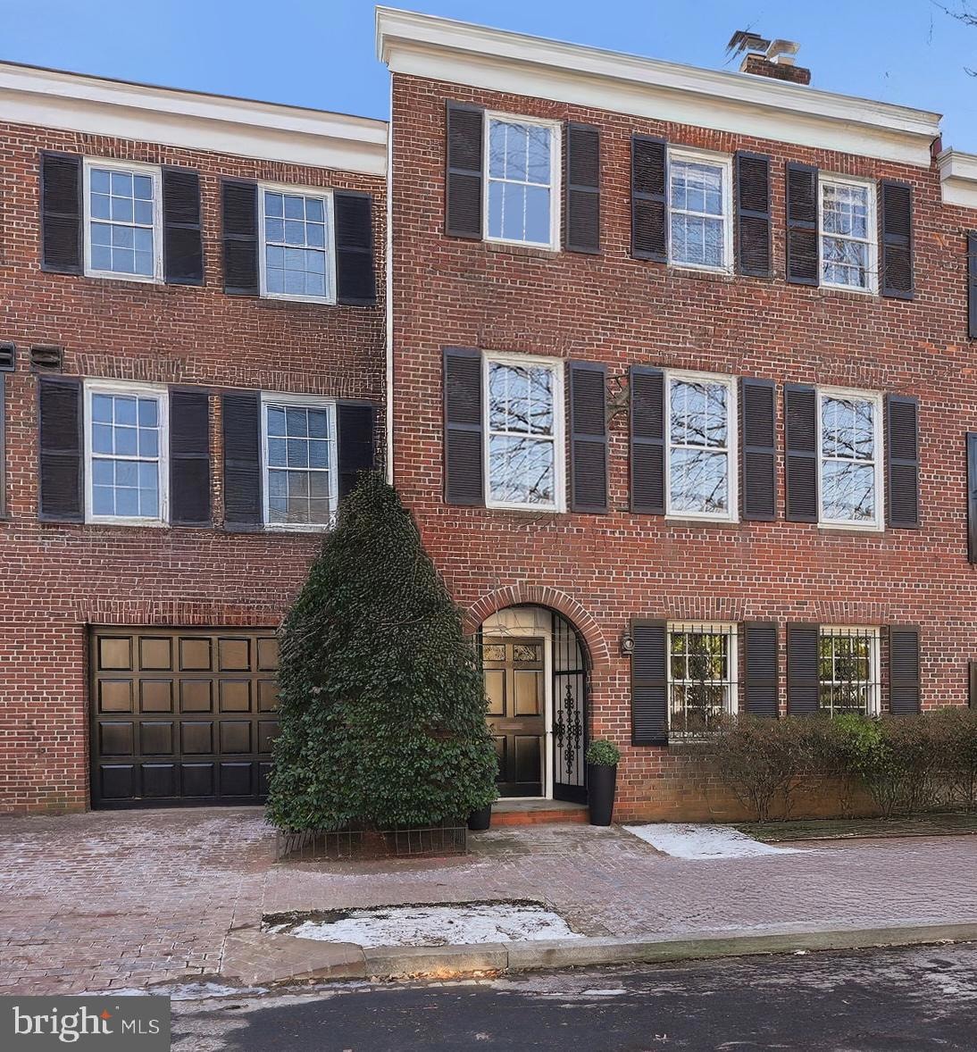 For Sale $3,340,000 • Co-Listing Agent