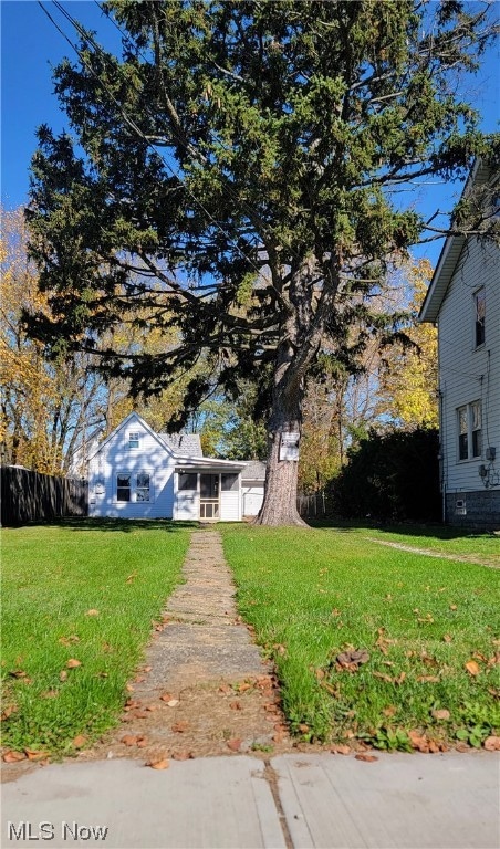 View of front facade with a front lawn