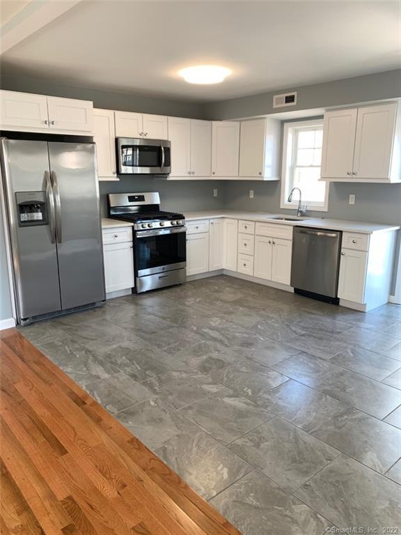 565 Bishop Ave unit 3, Bridgeport, CT 06610 - photo 1