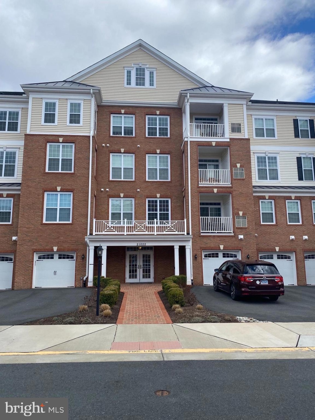 21022 Rocky Knoll Square unit 205, Ashburn, VA 20147 - photo 1