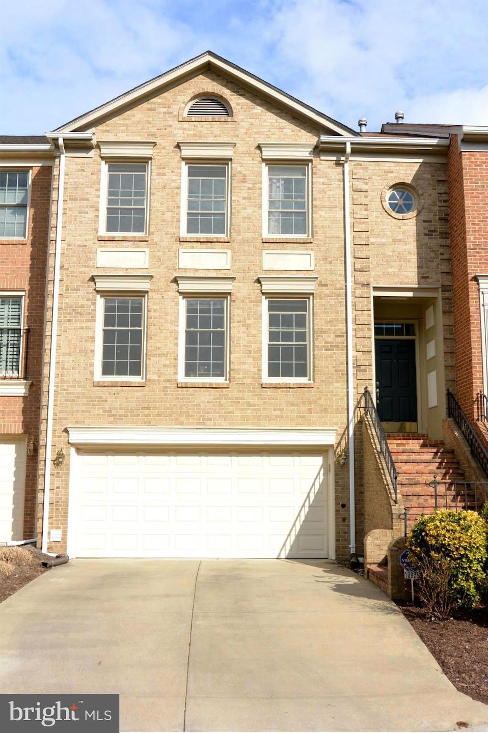 10925 Bloomingdale Dr, Rockville, MD 20852 - photo 1