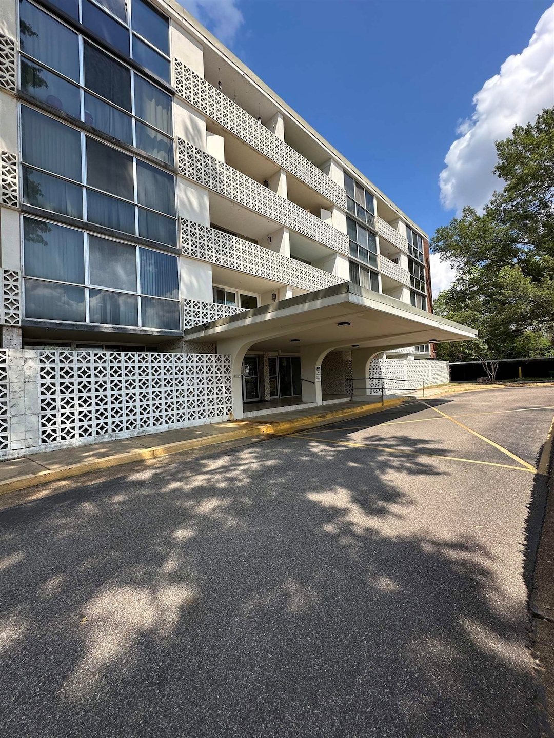View of apartment building / complex