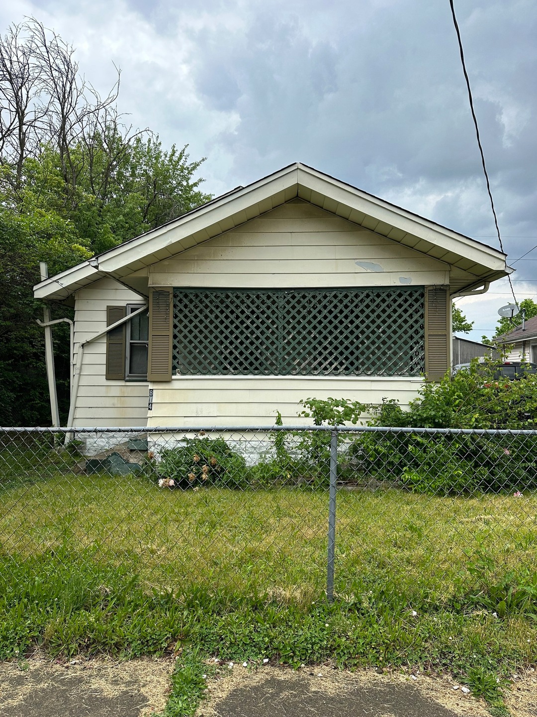 814 E 27th St, Anderson, IN 46016 - photo 1