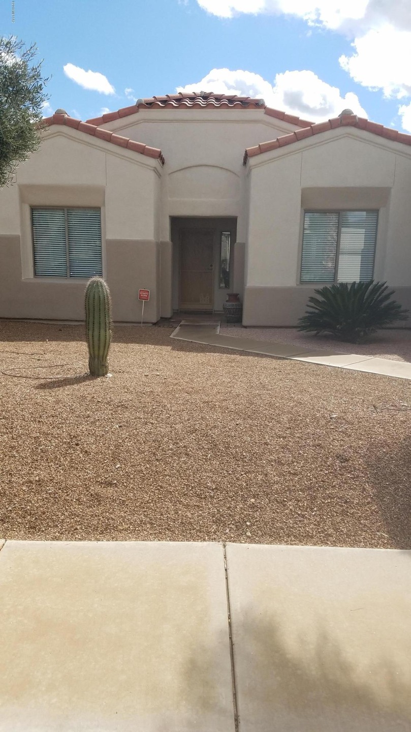 20181016_121746 front yard area
