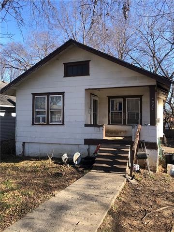 7027 Indiana Ave, Kansas City, MO 64132 - photo 1