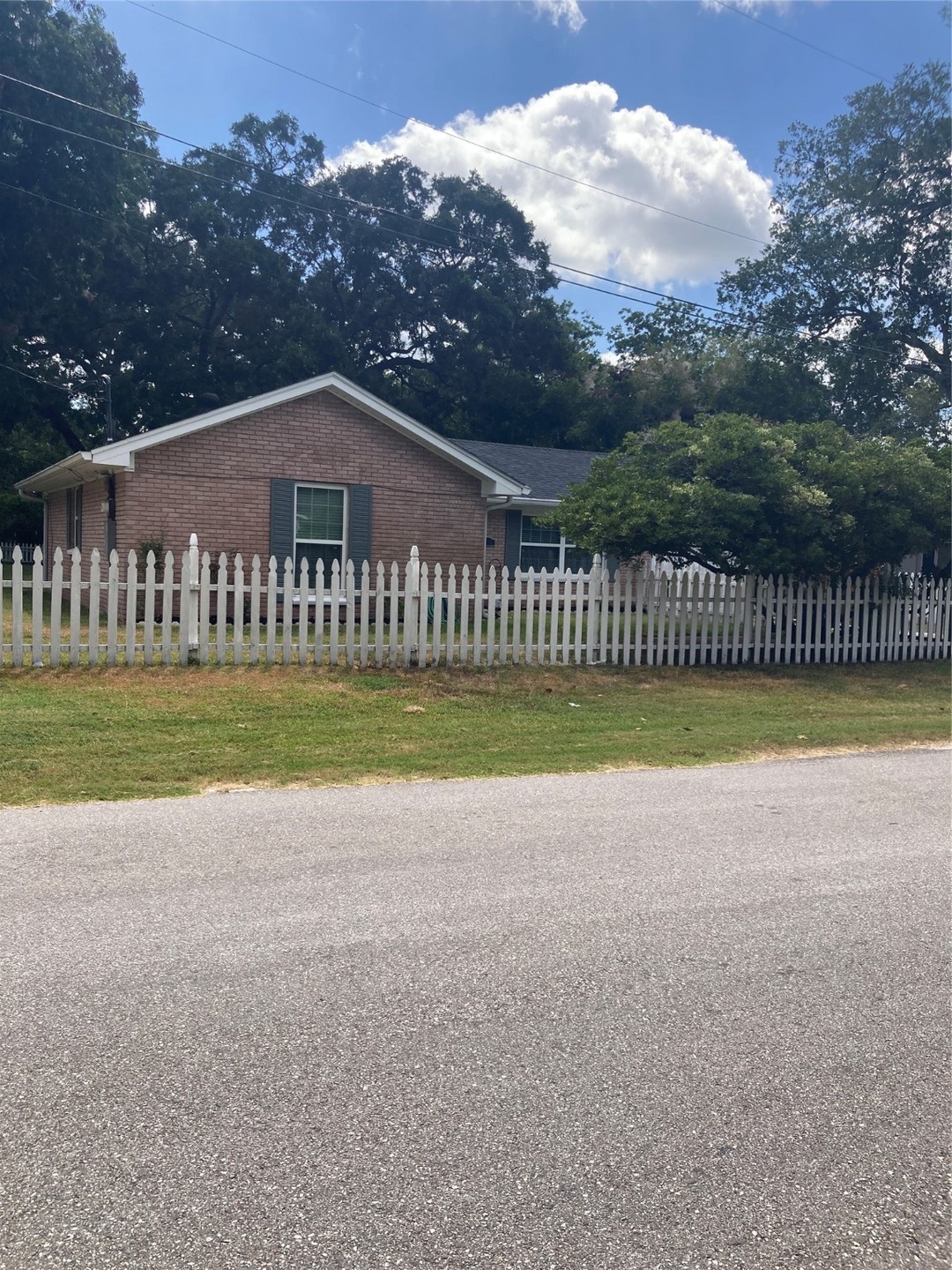 503 S Jack St, Alvin, TX 77511 - photo 1