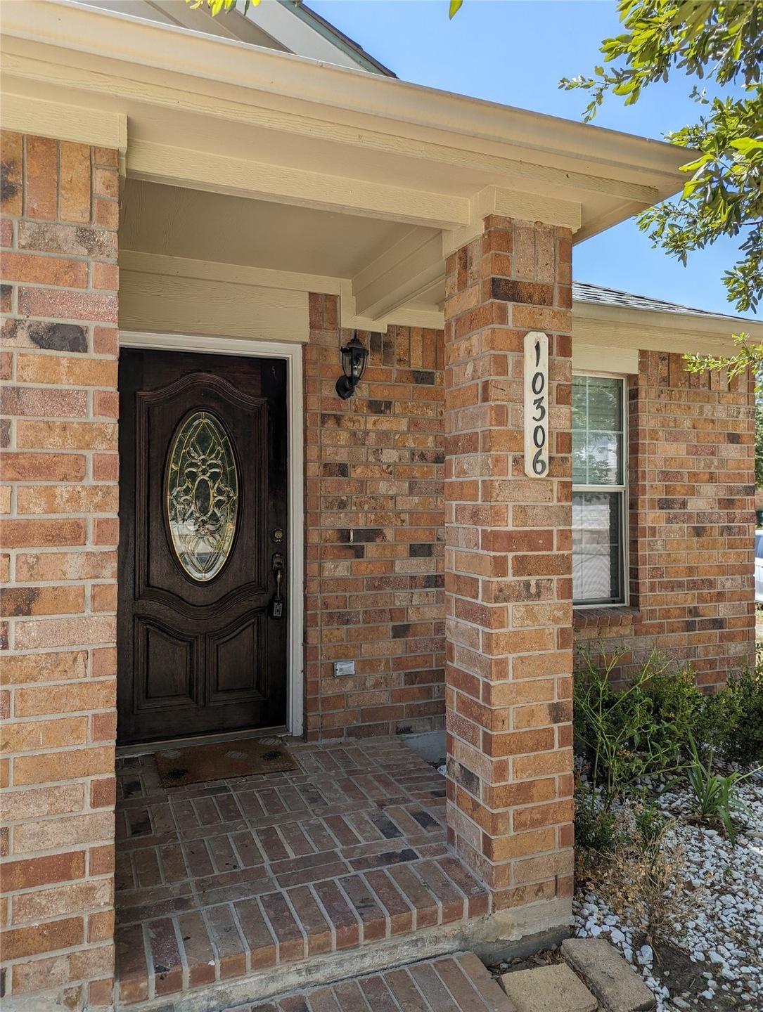 10306 Hurst Hill Ln, Houston, TX 77075 - photo 1