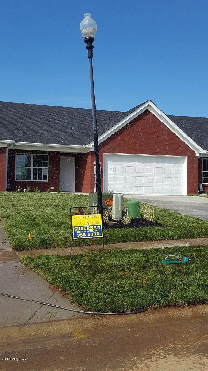 433 Woodlake Dr, Mount Washington, KY 40047 - photo 1