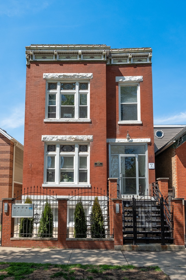 Sold $1,142,000 • Co-Listing Agent