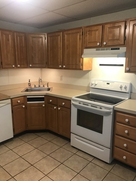 14 Farrington St unit 14, Franklin, MA 02038 - photo 1