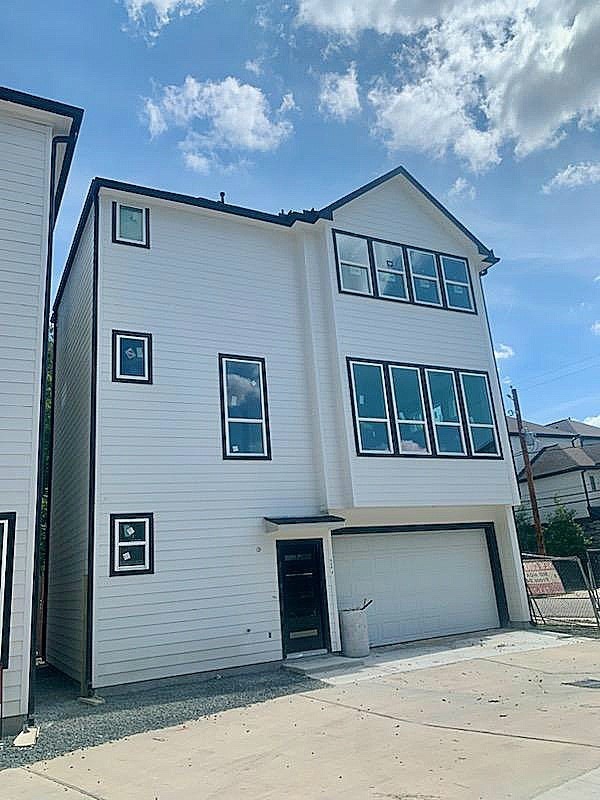 848 Fisher St, Houston, TX 77018 - photo 1