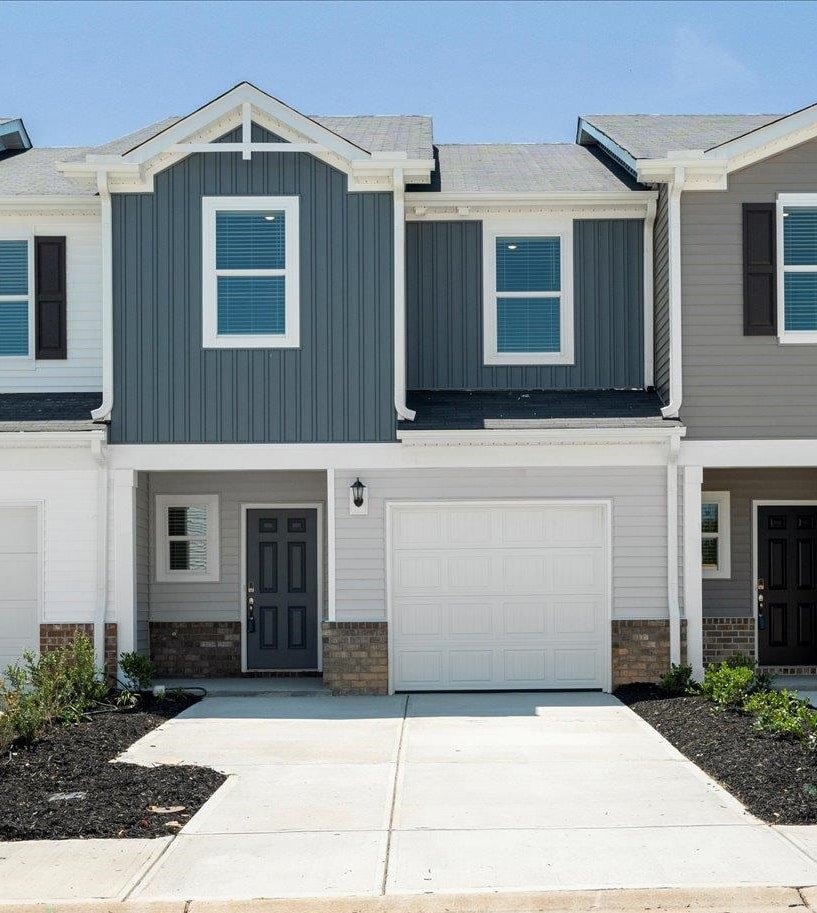 213 Cupid Ct, Greer, SC 29651 - photo 1