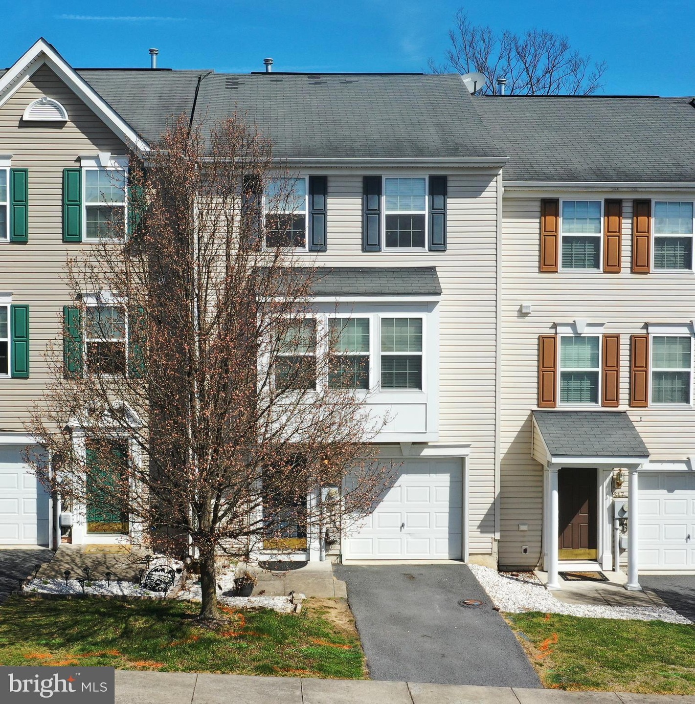 315 Scarboro Dr, Bunker Hill, WV 25413 - photo 1