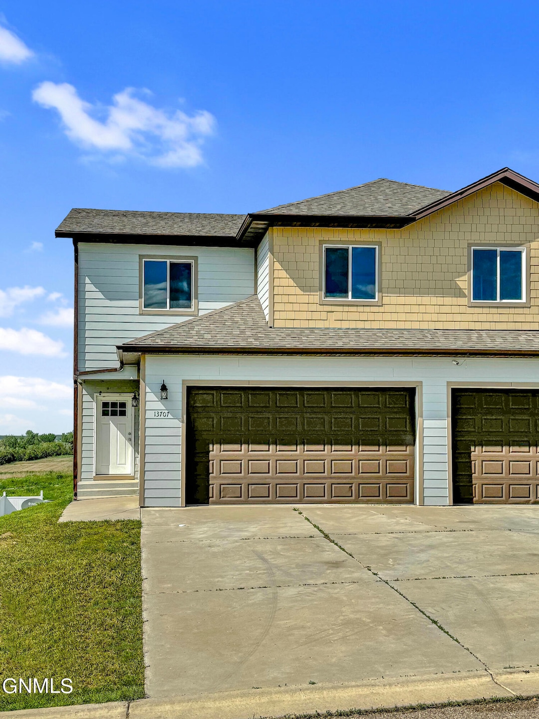 13707 Kristina St, Williston, ND 58801 - photo 1