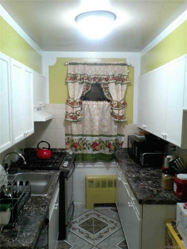 47 Point St unit 2D, Yonkers, NY 10701 - photo 1