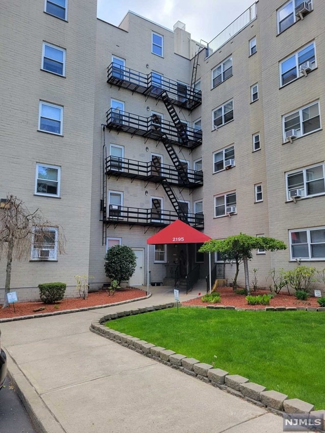 2195 N Central Rd unit 1E, Fort Lee, NJ 07024 - photo 1