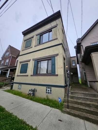 535 3rd St, Pitcairn, PA 15140 - photo 1