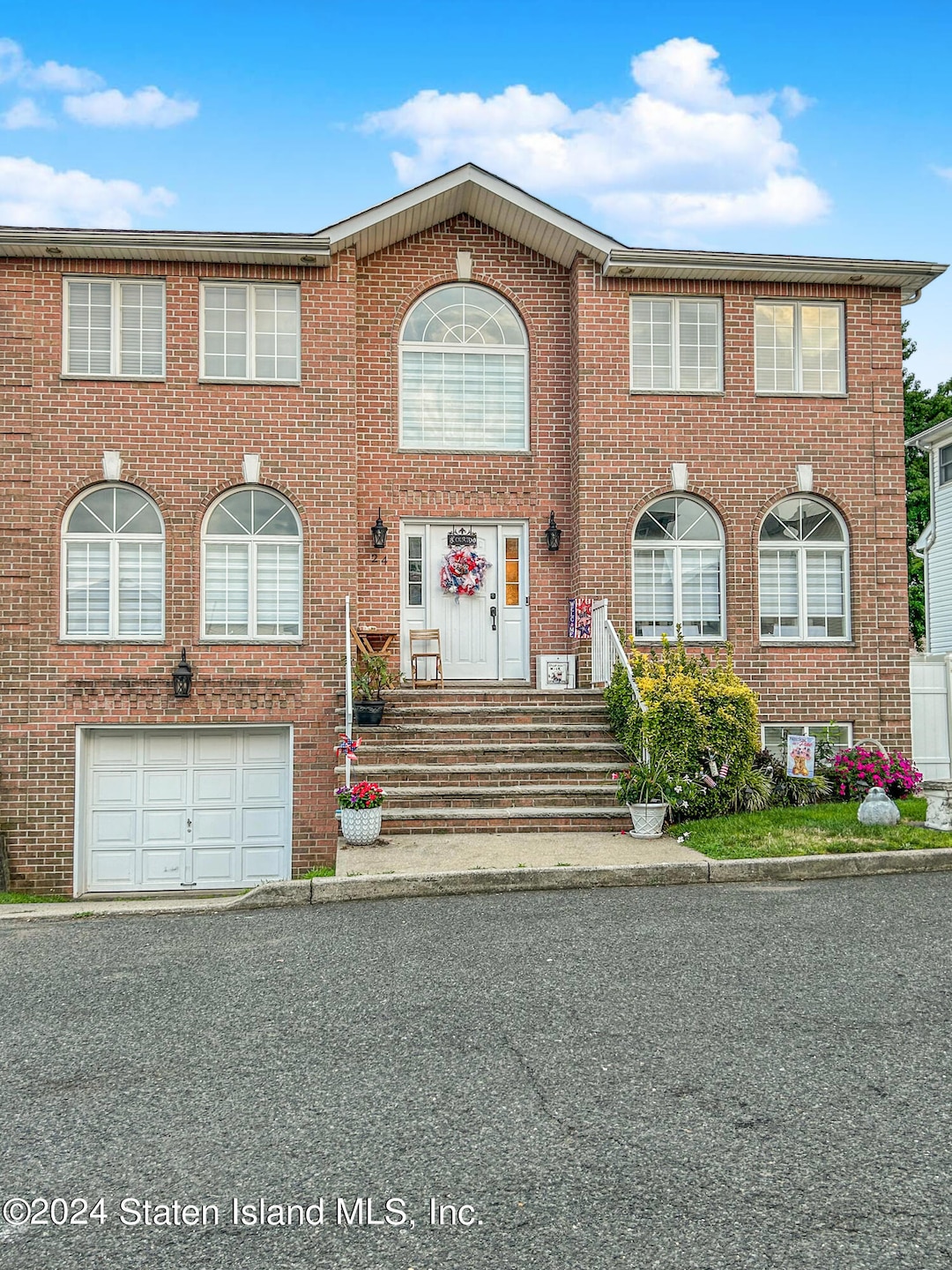 24 Sapphire Ct, Staten Island, NY 10307 - photo 1