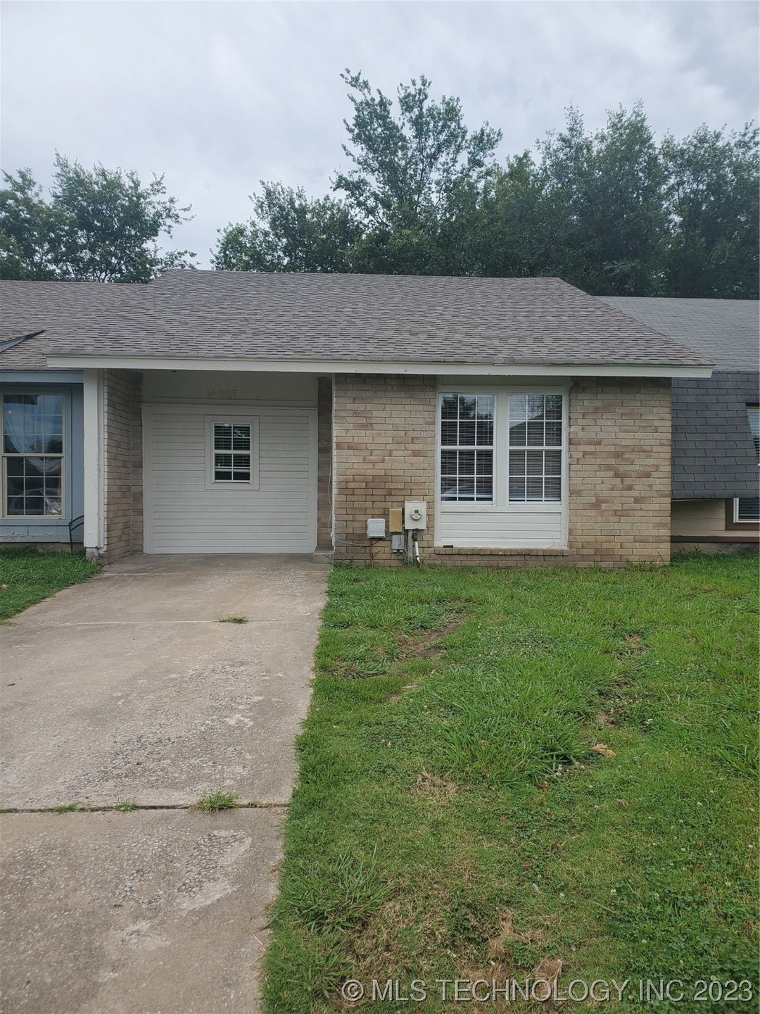 14207 S Hickory Place, Glenpool, OK 74033 - photo 1
