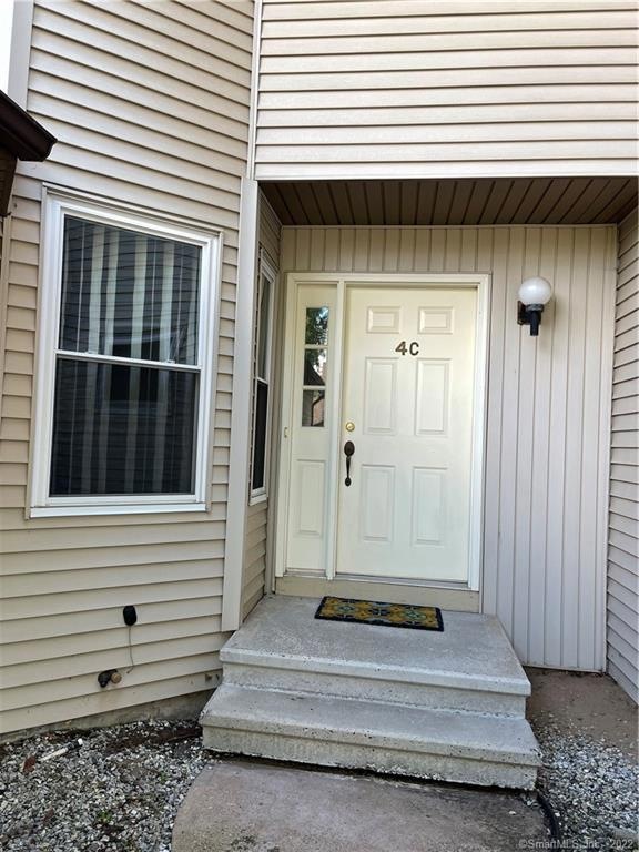 Private entry way, where you can use your gardenin