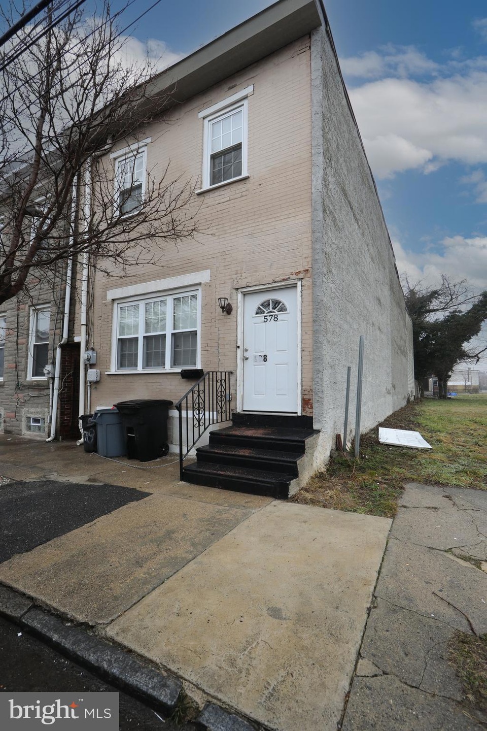 578 Clinton St, Camden, NJ 08103 - photo 1